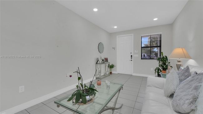10380 Nw 88 Th Ter, Townhouse with 4 bedrooms, 3 bathrooms and null parking in Doral FL | Image 6