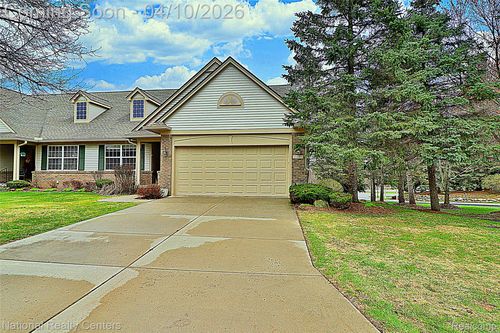 110 Four Seasons Dr, Lake Orion, MI, 48360-2645 | Card Image