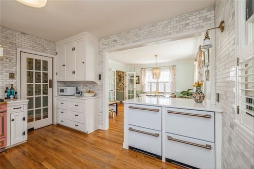 124 34th St, Des Moines, IA, 50312-4527 | Card Image