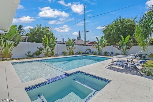 724 100th Ave N, Naples, FL, 34108-2240 | Card Image