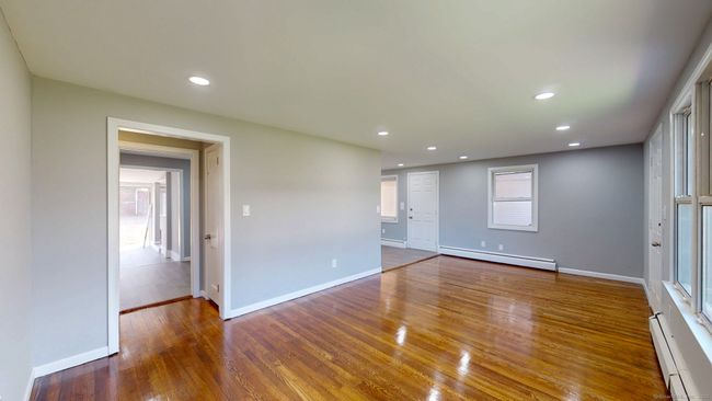 8 Batt St, House other with 5 bedrooms, 2 bathrooms and null parking in Middletown CT | Image 12