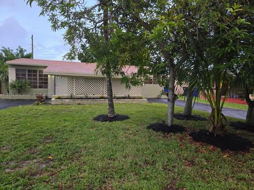 6751 Meade St, Hollywood, FL, 33024-1813 | Card Image