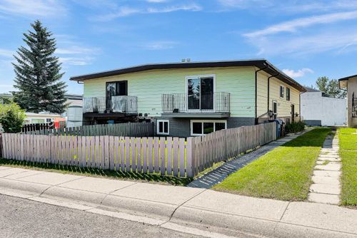 2-435 Pinehill Rd Ne, Calgary, AB, T1Y2W6 | Card Image