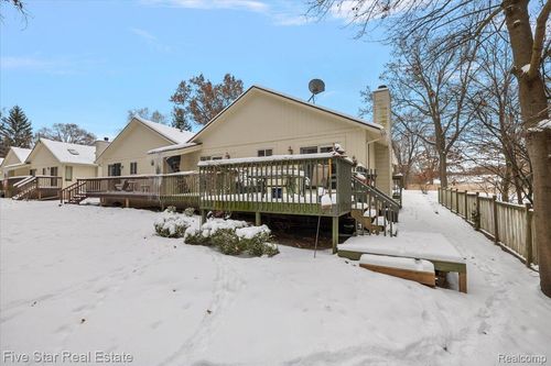 1-6586 Pontiac Lake Rd, Waterford, MI, 48327-1753 | Card Image