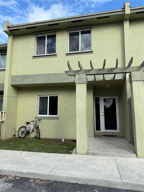 9-20439 15th Ave, Miami Gardens, FL, 33169-2856 | Card Image