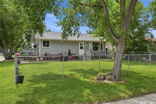 1237 10th Avenue E, Regina, SK, S4N0J4 | Card Image
