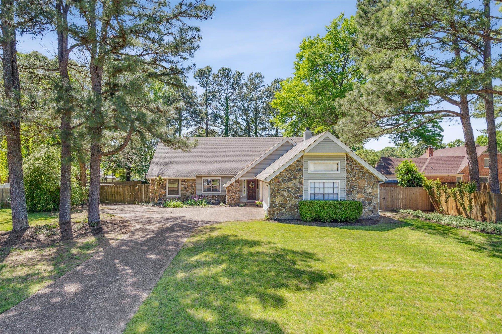 Bubbling Brook Dr, Germantown, TN 38138