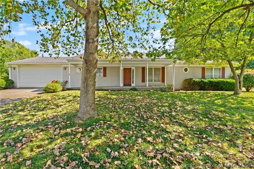 33 Wildwood Rd, Jeffersonville, IN, 47130-6825 | Card Image