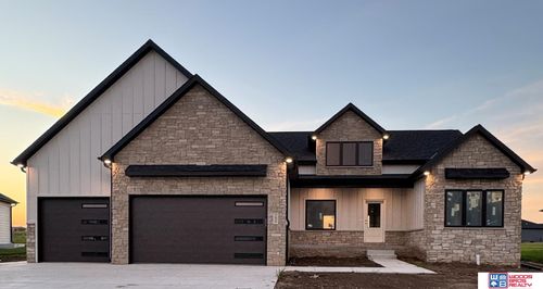 3620 Tree Line Dr, Lincoln, NE, 68516-6130 | Card Image