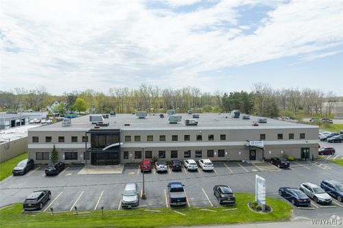 40 Gardenville Pkwy W, West Seneca, NY, 14224-1387 | Card Image