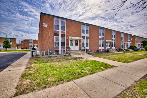 1857 Pine St, Des Plaines, IL, 60018-2307 | Card Image