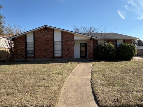 7226 Little Canyon Rd, Dallas, TX, 75249-1140 | Card Image