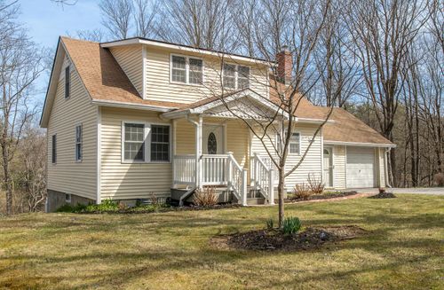 774 Traver Rd, Pleasant Valley, NY, 12569-7652 | Card Image