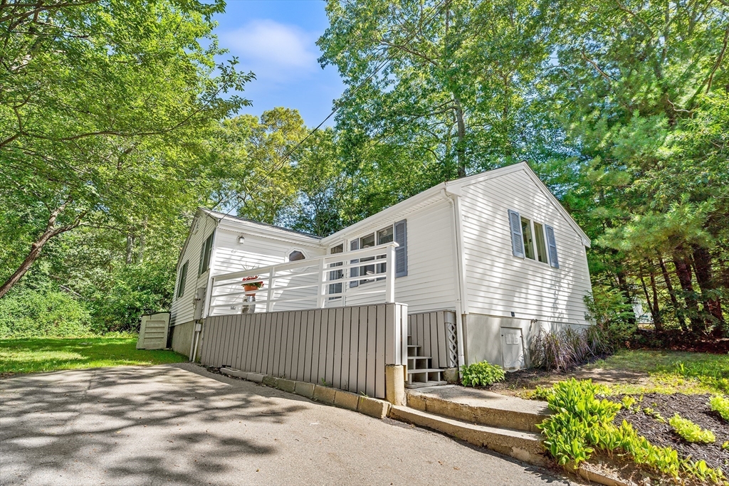 Briggs Ave, Plymouth, MA 02360