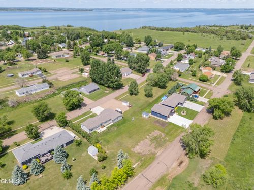 206 6th St, Riverdale, ND, 58565-6504 | Card Image