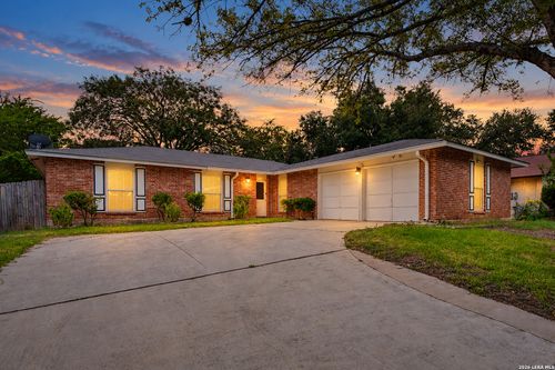 8254 Zodiac Dr, Universal City, TX, 78148-2530 | Card Image