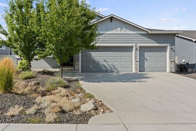 20219 E 11 Th Ave, Home with 3 bedrooms, 3 bathrooms and null parking in Greenacres WA | Image 1