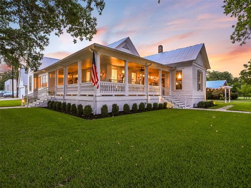107 Ne 4th St, Smithville, TX, 78957-1462 | Card Image