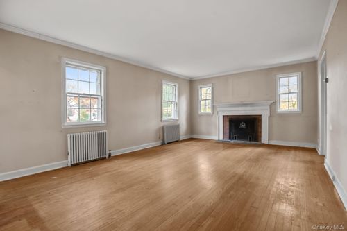 8 Concord Ave, Larchmont, NY, 10538-3139 | Card Image