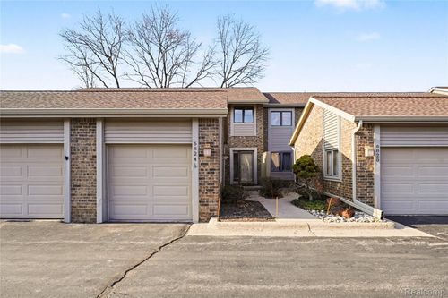 6824 Northcrest Way E, Clarkston, MI, 48346-2743 | Card Image