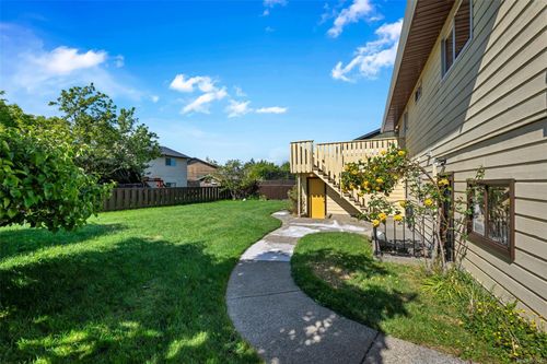 2225 Magnolia Pl, Sidney, BC, V8L4C9 | Card Image