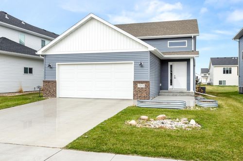 7373 17th St S, Fargo, ND, 58104-7787 | Card Image