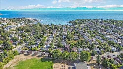 4-1827 Fairfield Rd, Victoria, BC, V8S1G9 | Card Image