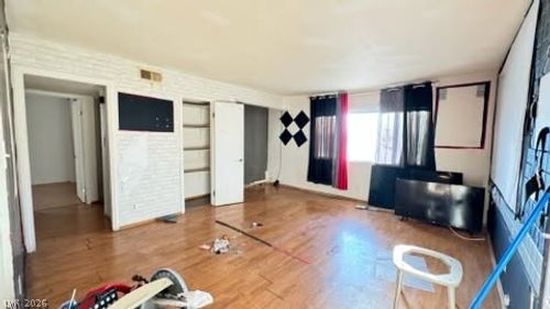 35-3811 Daisy St, Las Vegas, NV, 89119-7125 | Card Image