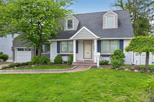 161 Greenway W, New Hyde Park, NY, 11040-2244 | Card Image