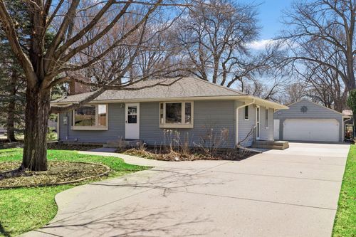 1988 Eldridge Ave W, Roseville, MN, 55113-5444 | Card Image