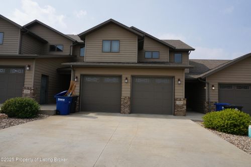 2321 10th Ave W, Dickinson, ND, 58601-2775 | Card Image