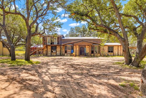 339 Shady Oaks Dr, Floresville, TX, 78114-9342 | Card Image