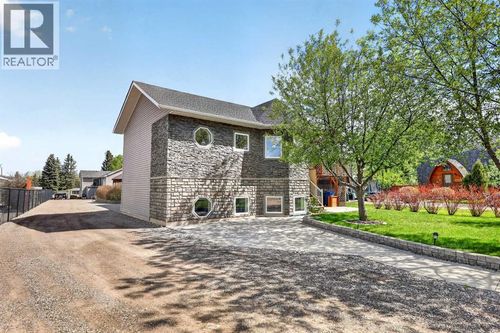 1212 15 Avenue, Didsbury, AB, T0M0S0 | Card Image