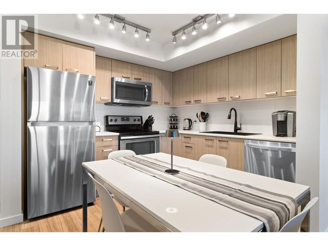 PH2 - 775 Academy Way, Condo with 3 bedrooms, 3 bathrooms and 1 parking in Kelowna BC | Image 4