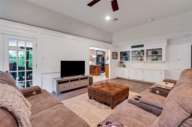 Lots of storage and shelving | Image 9