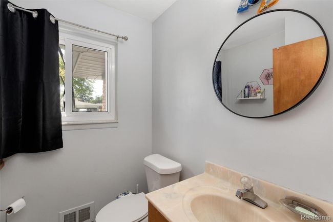 20-37400 Hacker Dr 0016.jpg | Image 19