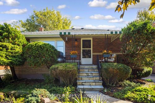 115 Welbourn Dr, Hamilton, ON, L9A3N5 | Card Image