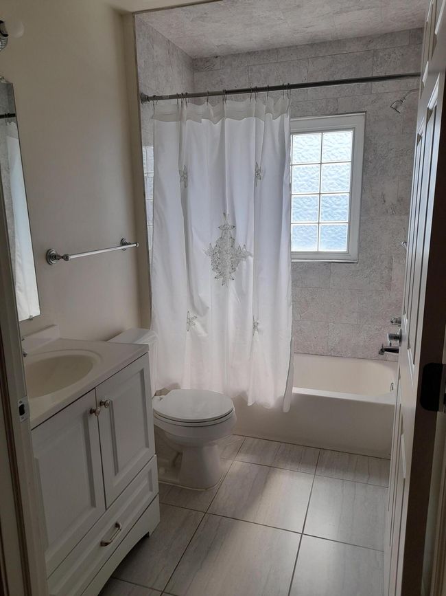5812 Acorn Ln, Condo with 2 bedrooms, 2 bathrooms and null parking in Sterling Heights MI | Image 13