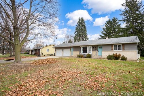 7700 Ridgewood Dr, Jenison, MI, 49428-7923 | Card Image