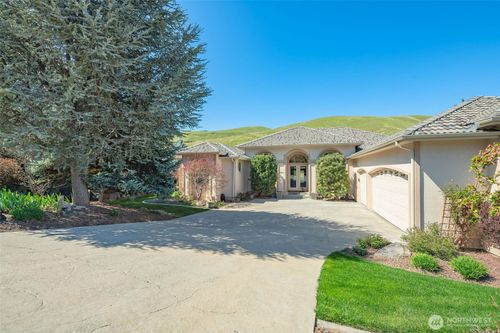 2062 Maiden Lane, Wenatchee, WA, 98801 | Card Image