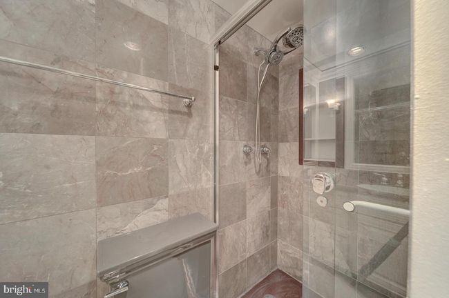 UNIT-122 - 8370 Greensboro Dr, Condo with 2 bedrooms, 2 bathrooms and null parking in MCLEAN VA | Image 5