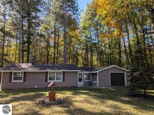 4019 E Higgins Lake Dr, Roscommon, MI, 48653-9370 | Card Image
