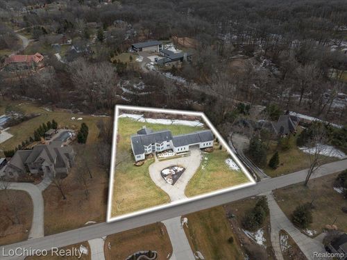 924 Knob Creek Dr, Oakland Twp, MI, 48306-1937 | Card Image