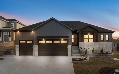 804 Se Pine Ct, Blue Springs, MO, 64014-4571 | Card Image