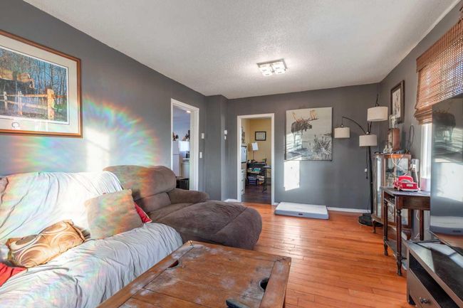126 3 St, House other with 5 bedrooms, 2 bathrooms and 4 parking in Stirling AB | Image 15