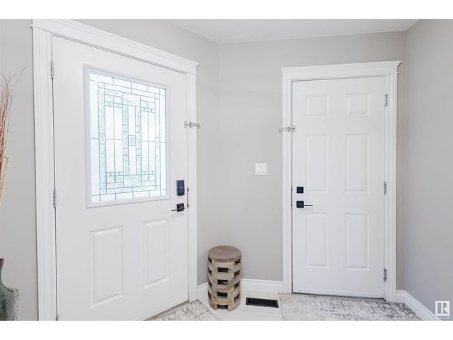 1109 176 St Sw, Home with 3 bedrooms, 3 bathrooms and 4 parking in Edmonton AB | Image 4