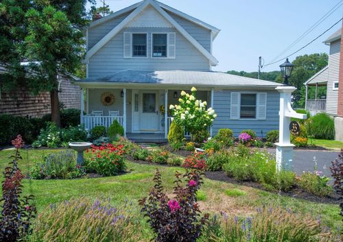 35 Prospect Rd, Centerport, NY, 11721-1131 | Card Image