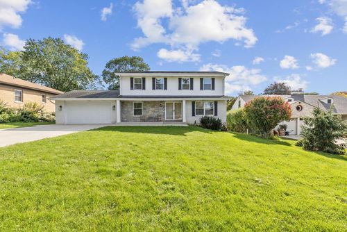 429 W Apple Tree Rd, GLENDALE, WI, 53217-4025 | Card Image