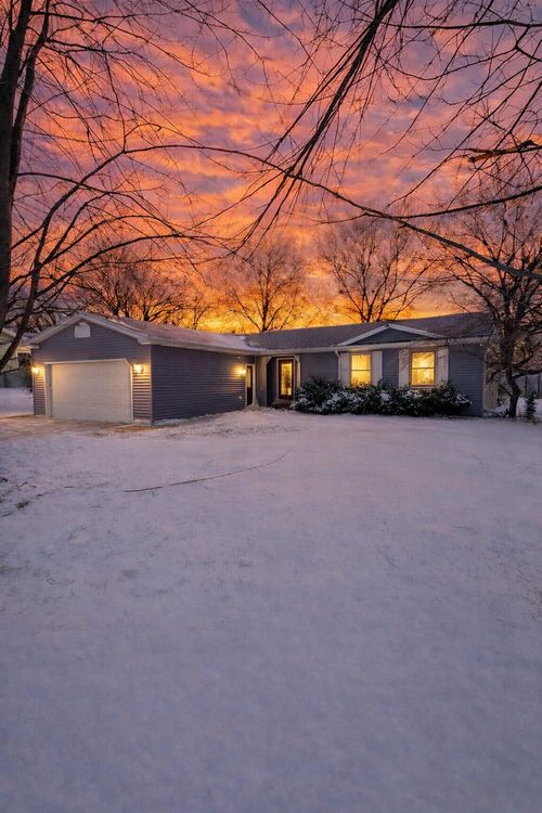 909 Barton St, Otsego, MI, 49078-1574 | Card Image