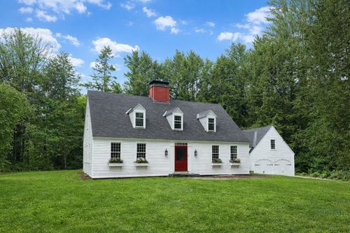 11 Strawberry Hl, Brattleboro, VT, 05301-6132 | Card Image